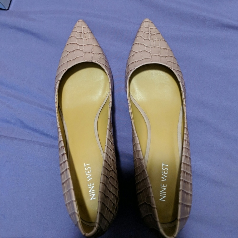 Nine West tan fake alligator kitten heels